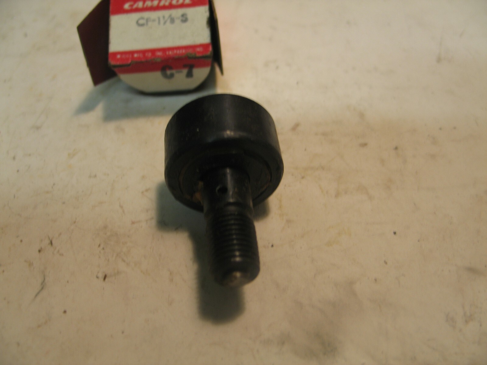 NIB MCGILL CF-1 1/8 CAM FOLLOWER 1.125 X .625 .4375 STUD WITH THREAD P4427