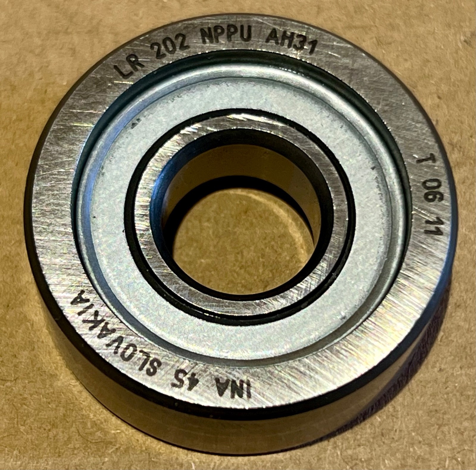 LR 202 NPPU AH31 INA – Ball-bearing yoke type track roller