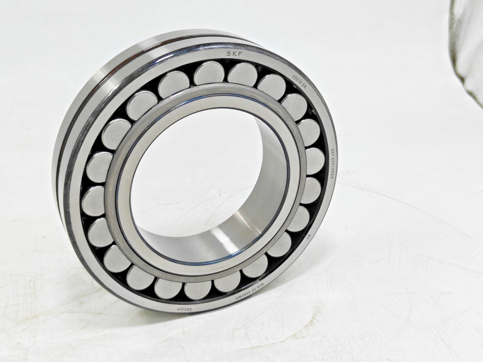 22216 EK SKF Spherical Roller Bearing SKF 22216EK W33 Tapered Bore 22216K
