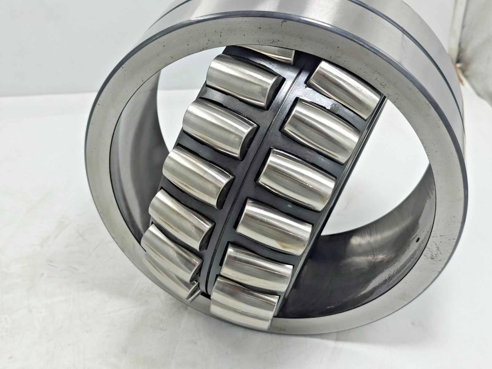 24134 CC/W33 SKF Spherical Roller Bearing SKF Explorer 24134CC W33 170x280x109mm