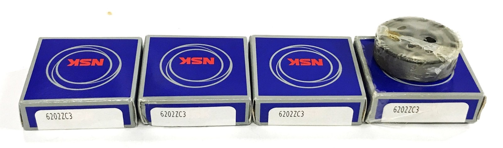 NSK Single Row Ball Bearing 6202ZC3 [Lot of 4] NOS
