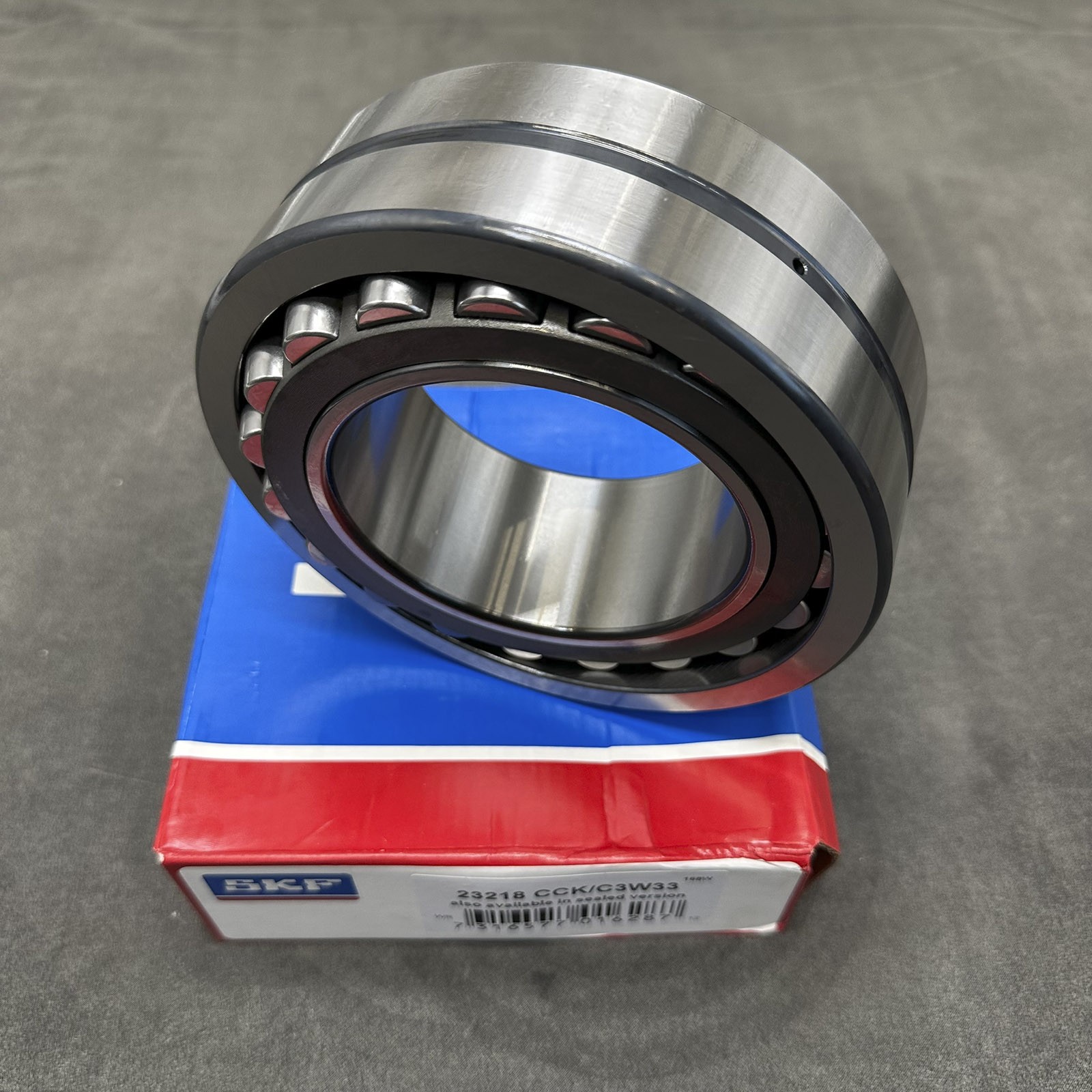 New 1× Spherical Roller Bearings for SKF 23218CCK/C3W33