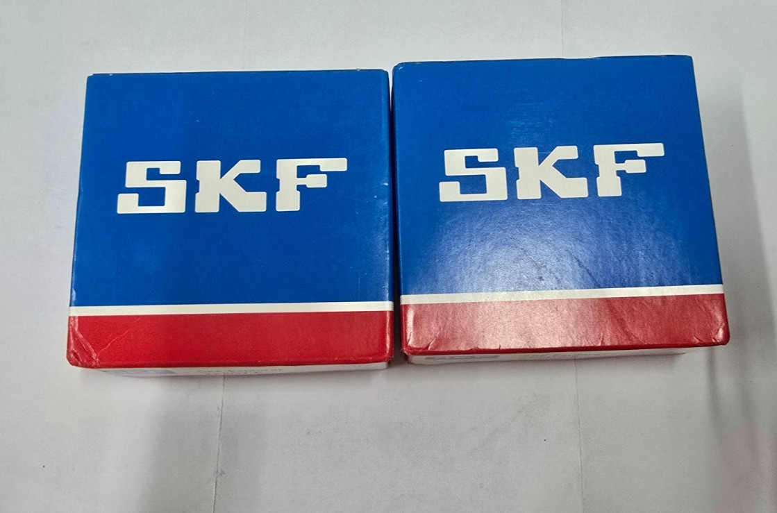 22207 E W33 SPHERICAL ROLLER BEARING 35x72x23mm SKF GREAT BRITAIN 22207E LOT 2PC