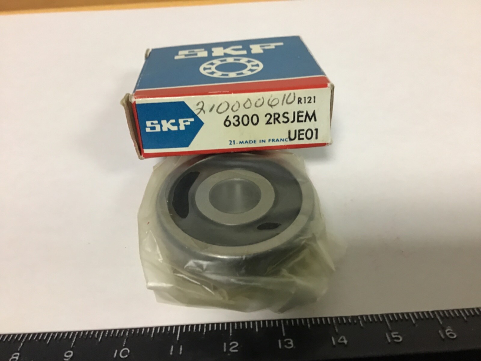 New SKF 6300 2RSJEM Deep Groove Ball Bearing, 10mm ID, 35mm OD, 11mm Width