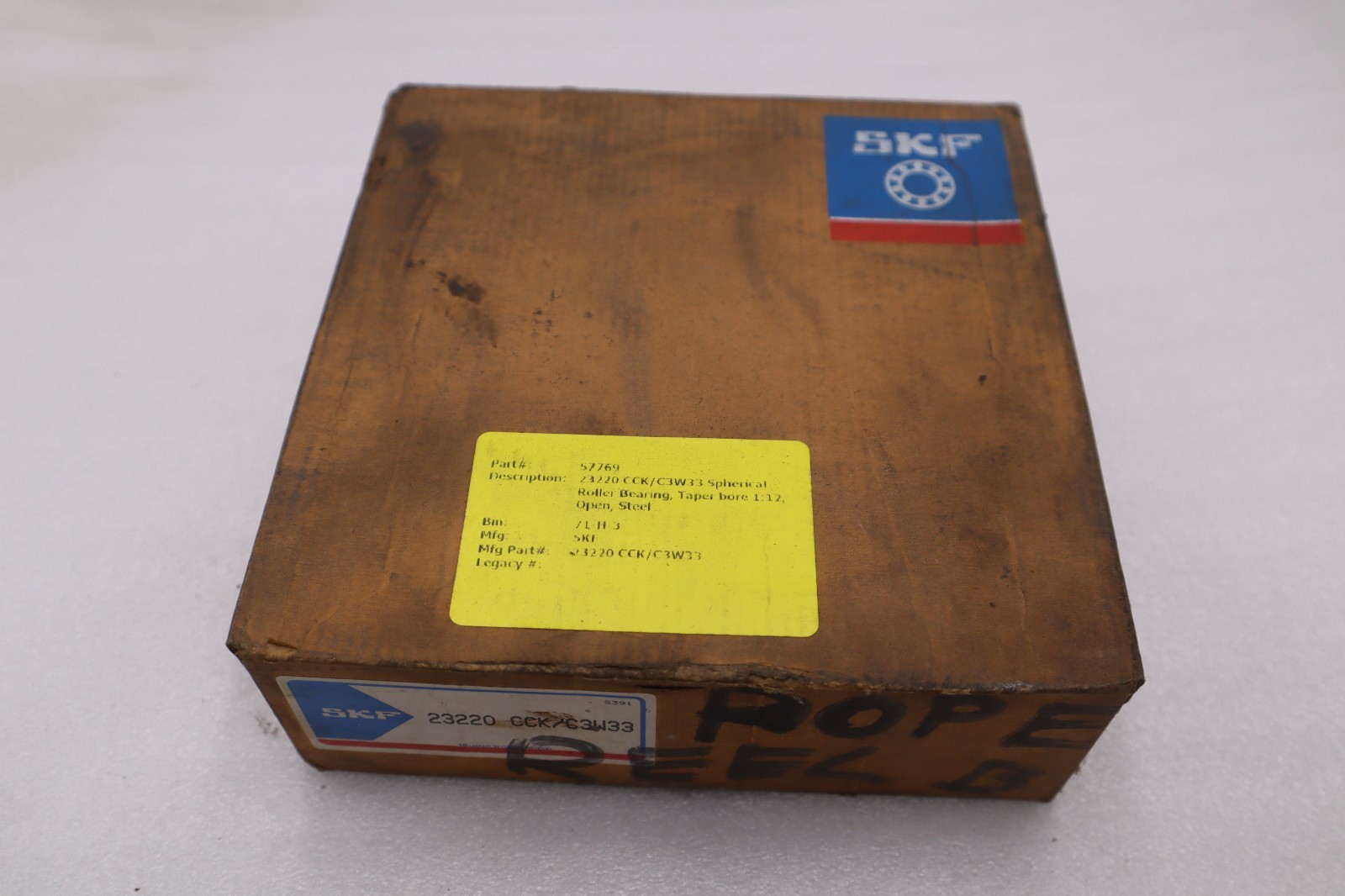 NEW SKF 23220 CCK/C3W33 SPHERICAL ROLLER BEARING STK CC137
