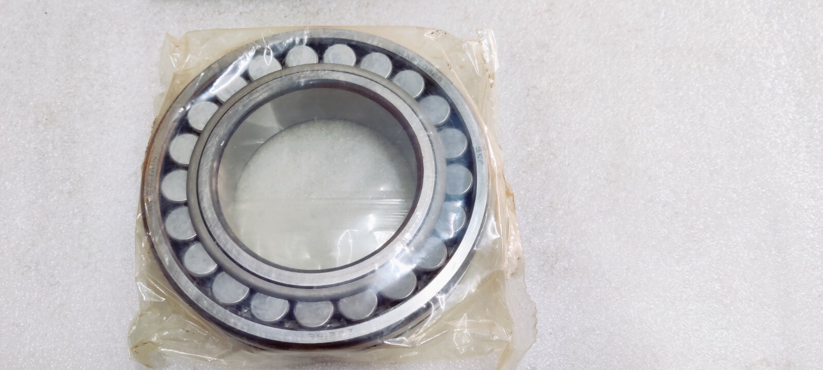 22216 E Spherical roller bearing 80x140x33 MM NEW SKF EXPLORER BOX PACK 22216E