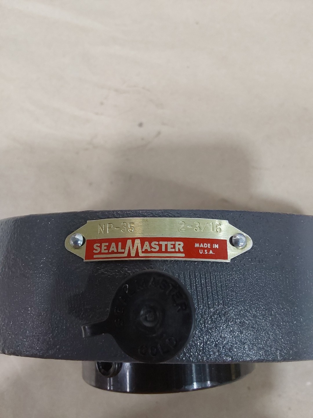 SEALMASTER NP-35 , NEW PILLOW BLOCK BEARING, BORE: 2-3/16″