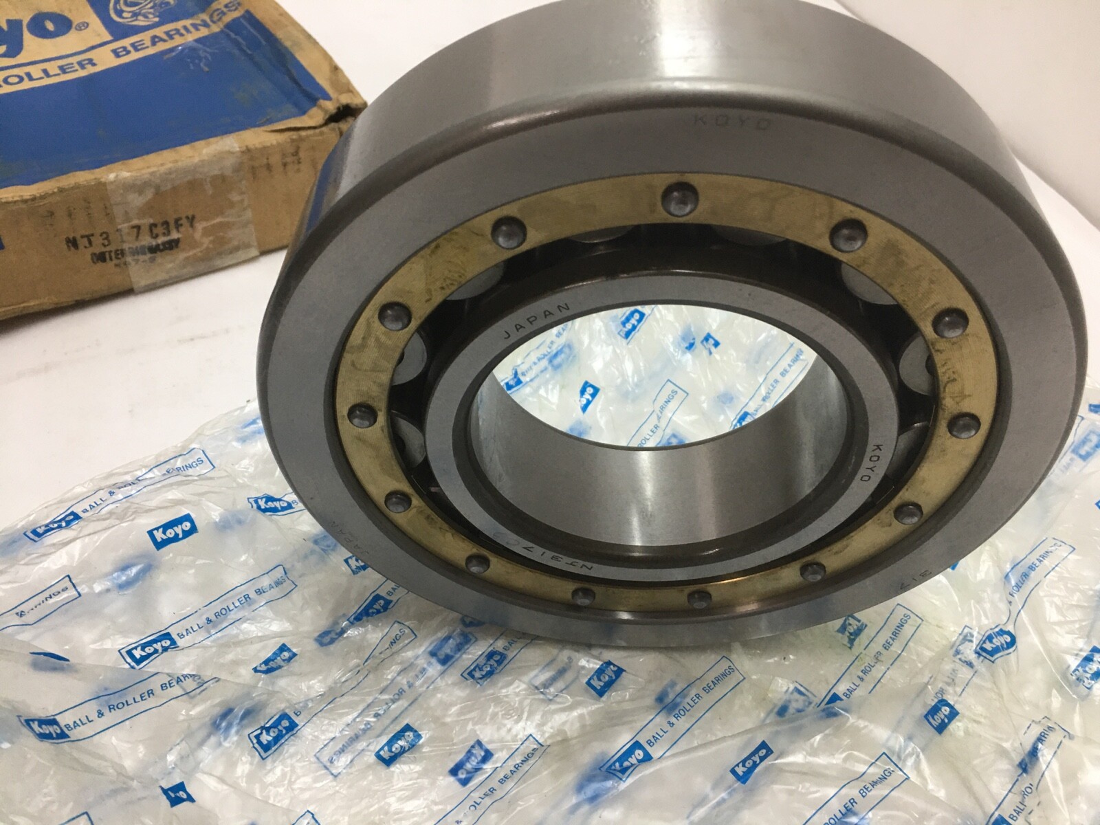KOYO NJ317C3 Cylindrical Roller Bearing 85x180x41 mm NJ 317 C3 FY NJ317 E EM ECM