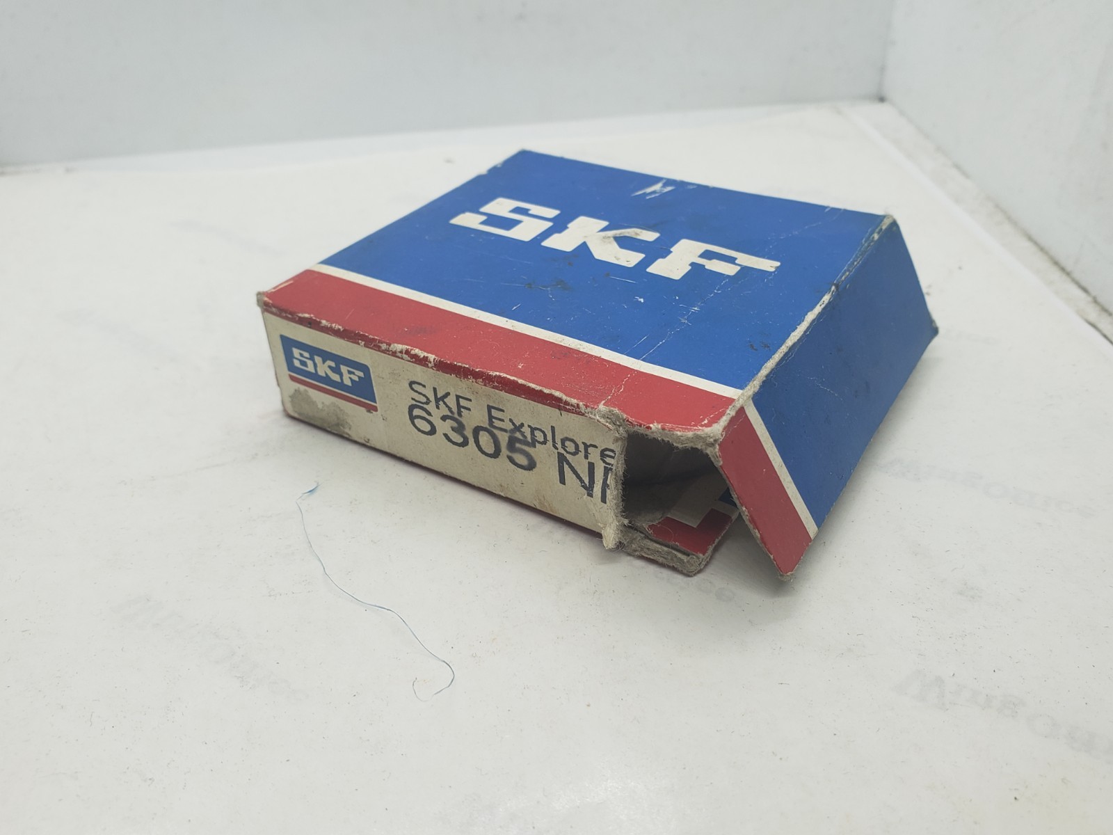 SKF 6305 NR DEEP GROOVE BALL BEARING WITH SNAP RING, NIB