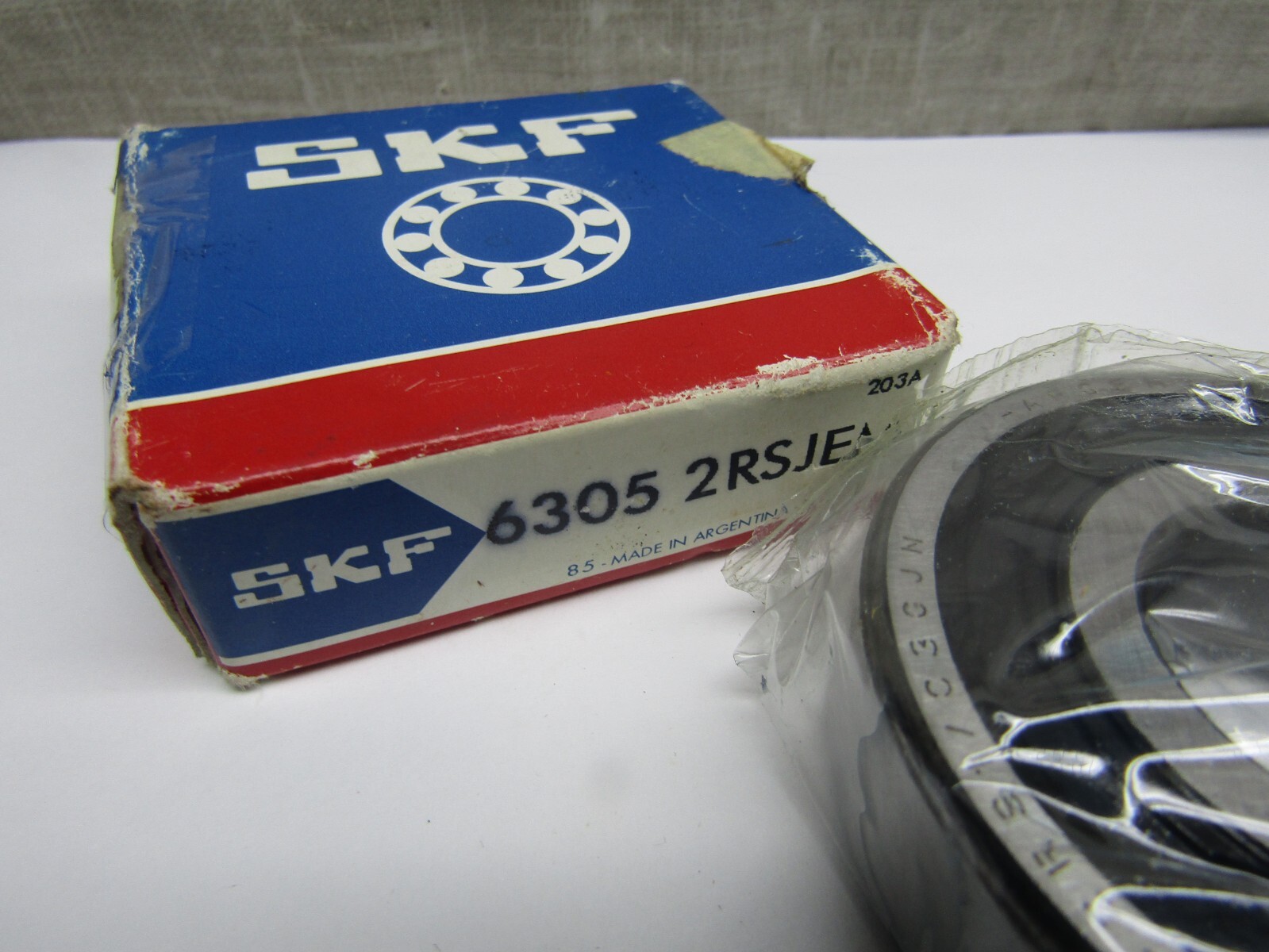 SKF 6305-2RS JEM 25mm X 62mm X 17mm Sealed Bearing