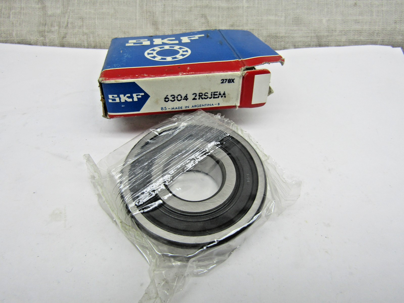 SKF 6304-2RS JEM 20mm X 52mm X 15 mm Sealed Bearing