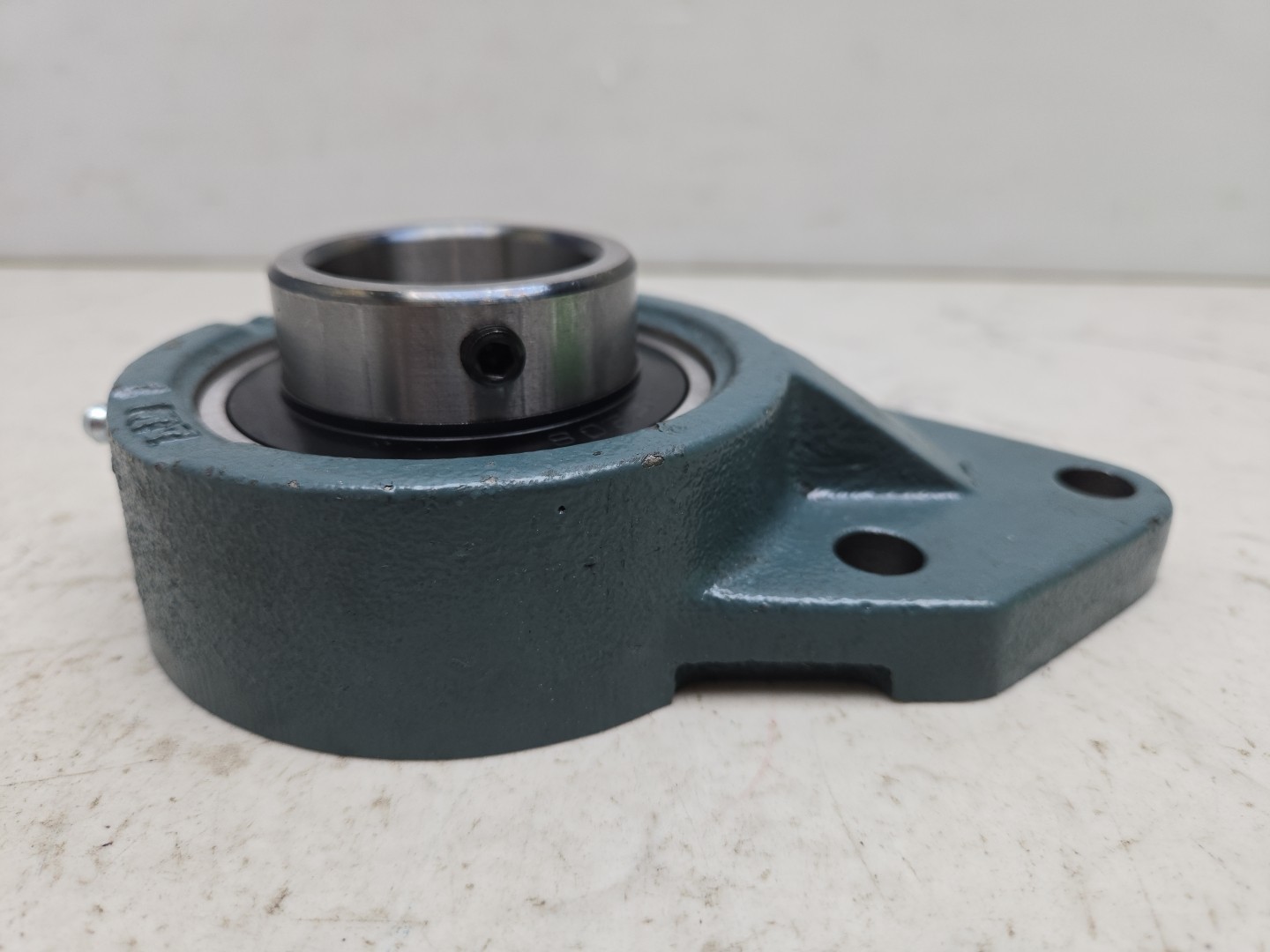 Ami Bearings UCFK208 Flange Bracket Bearing 40mm Bore 1-9/16″ 3 Bolt New
