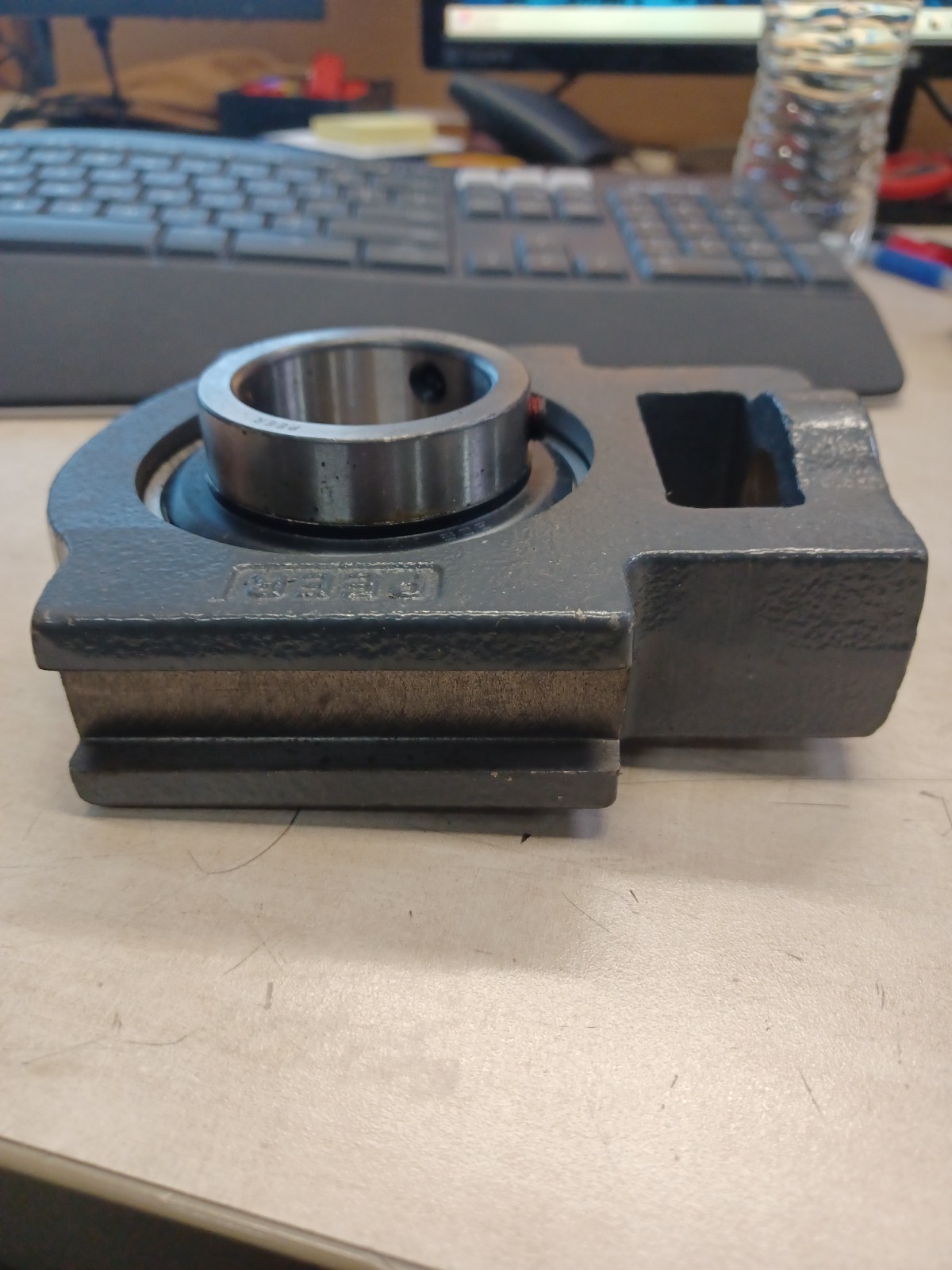 UC209-27 – Take-Up Housing Ball Bearing Unit, Insert Bearing PEER