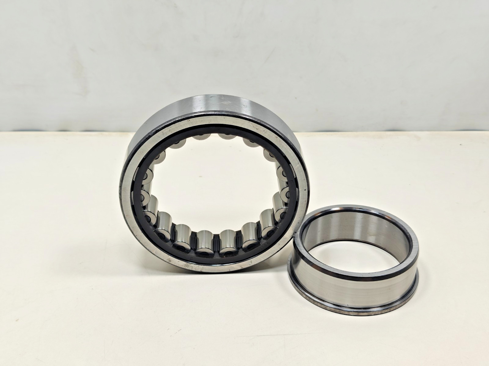 NJ2216 ECP SKF Cylindrical Roller Bearing SKF NJ 2216 ECP 2216EC 80x140x33mm