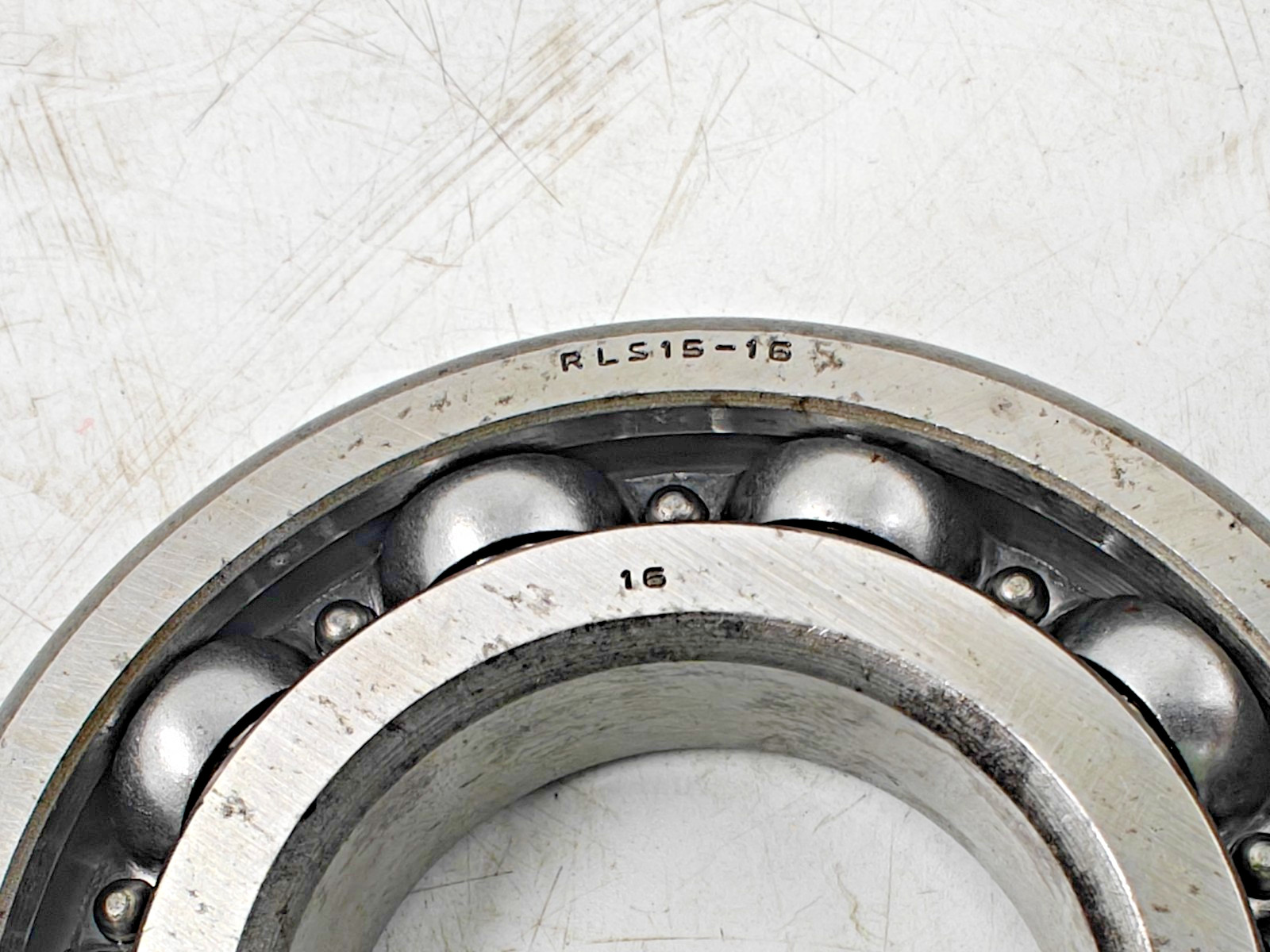 RLS 16 SKF Single Row Radial Ball Bearing SKF RLS 16 / LJ 2 / LS 15
