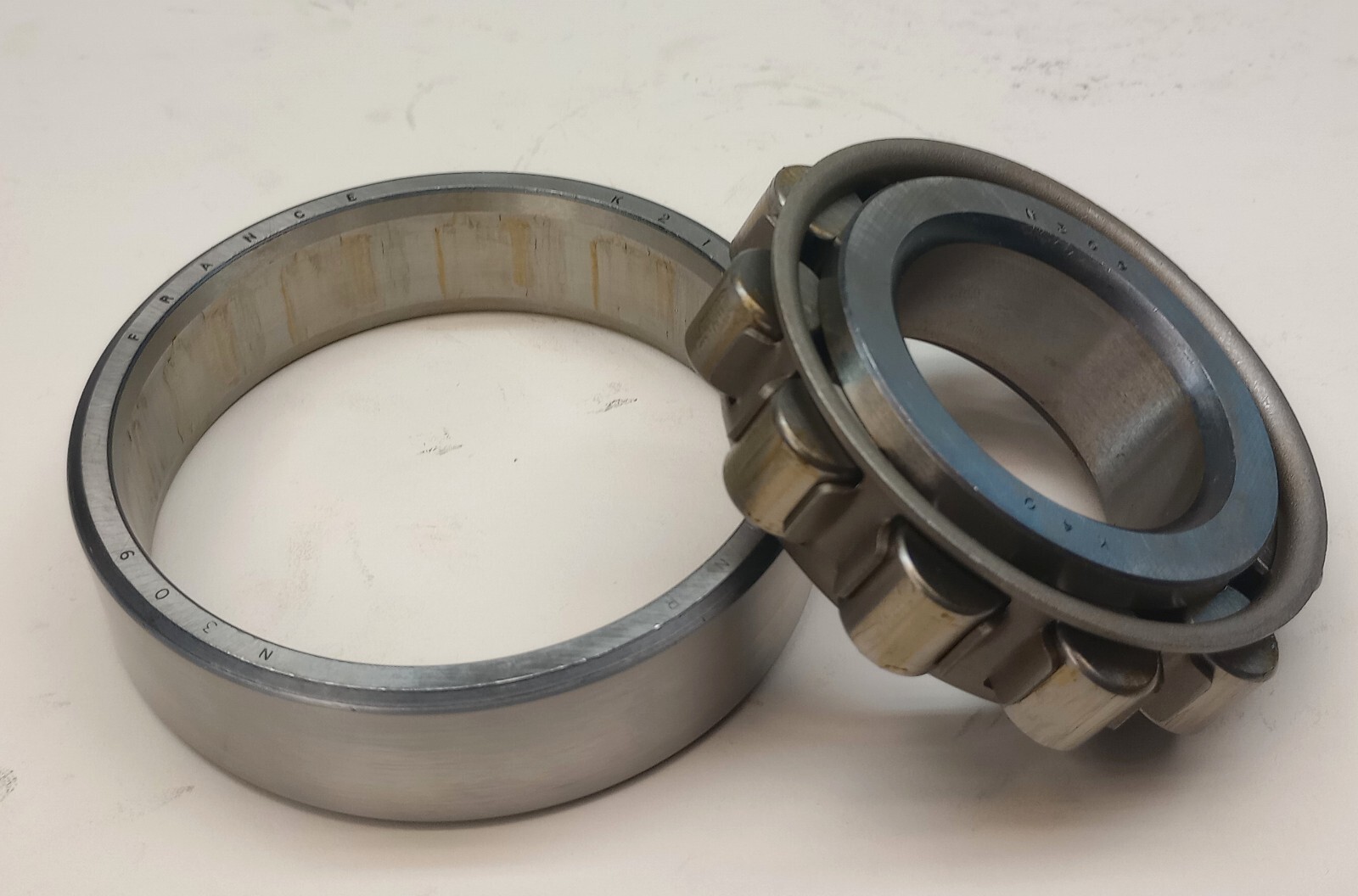 SNR N 309 Cylindrical Roller Bearing 45mm ID X 100mm OD X 25mm W N309