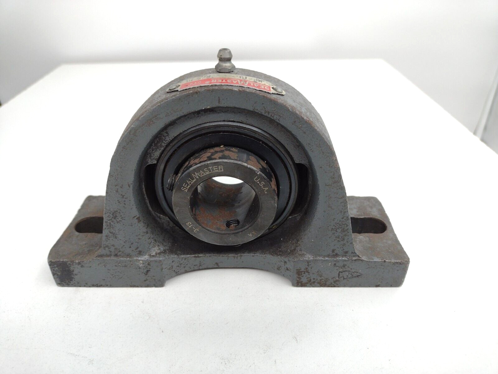 SealMaster MP-19 Pillow Block Ball Brg Unit 1-3/16 Inch Bore (minor oxidized)