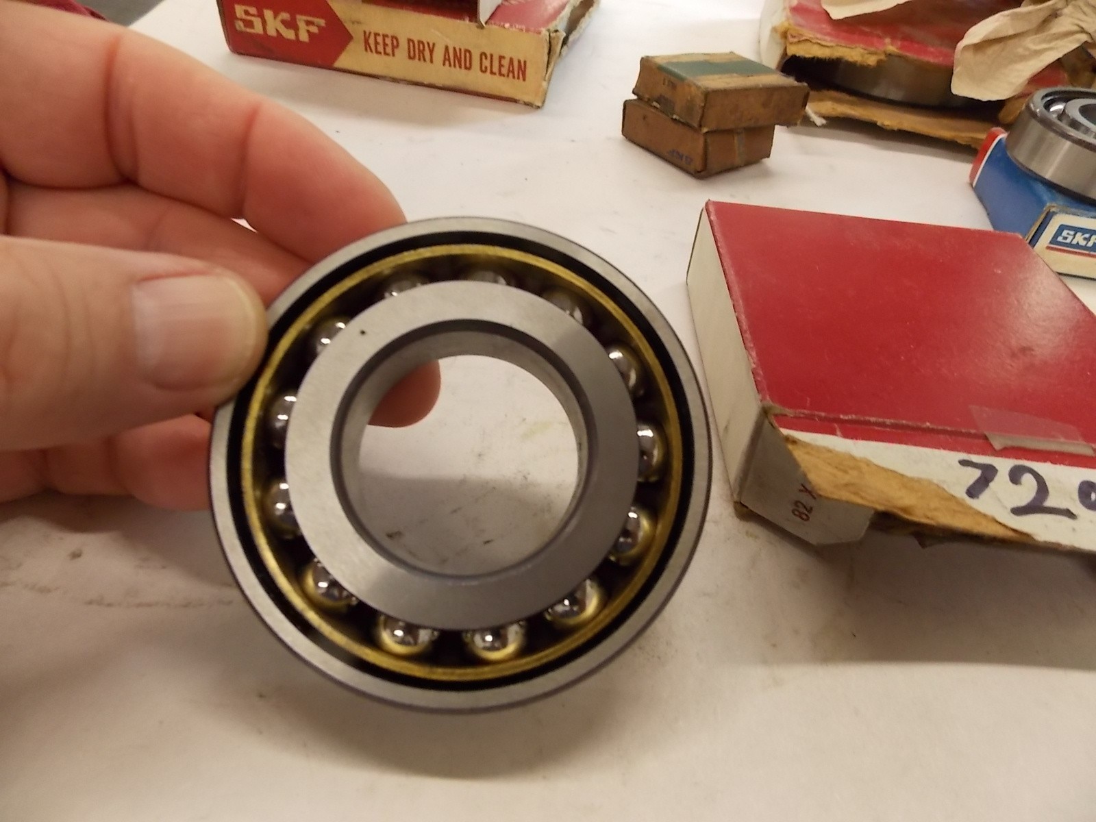 NOS SKF 7207B Single Row Angular Contact Ball Bearing 35mmx72mmx17mm G5