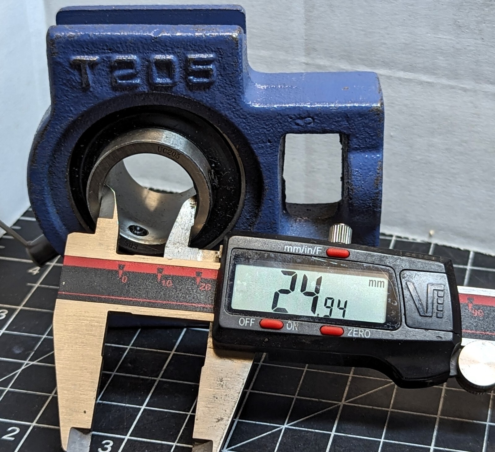 FYH T205 E J Take-Up Bearing 1″ Bore [B8B1]