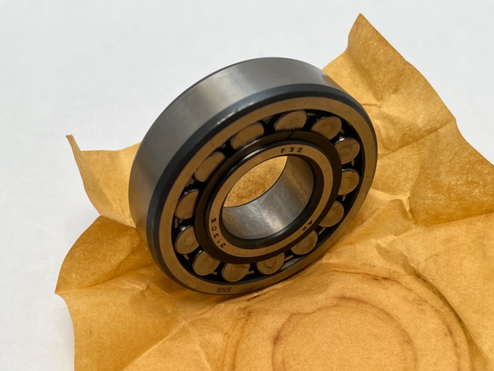 SNR 21305V Spherical Bearing 25x62x17 mm 21305-V 21305-CJ