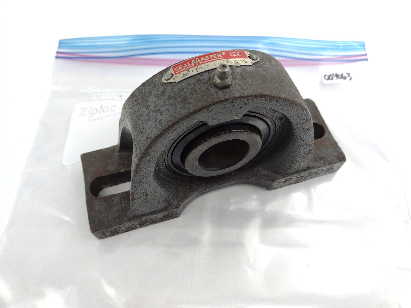 SealMaster MP-19 Pillow Block Ball Brg Unit 1-3/16 Inch Bore (minor oxidized)