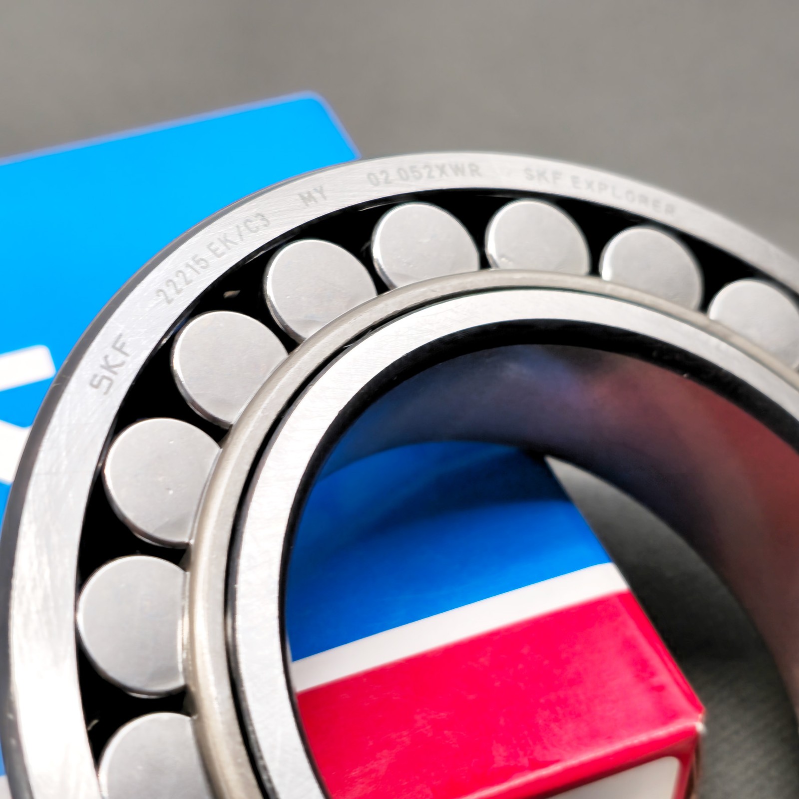1PCS Spherical Roller Bearing For SKF 22215 EK C3 22215 EK/C3 75x130x31mm NEW