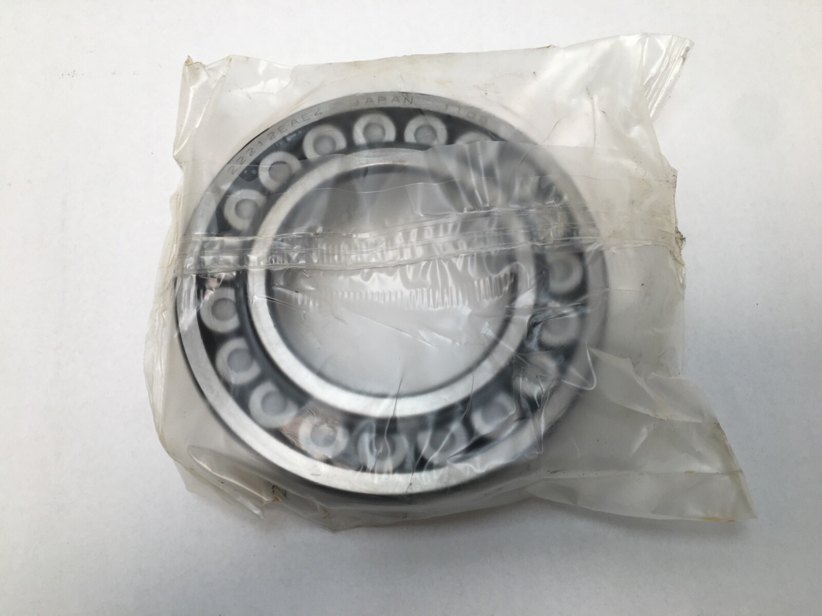 NSK 22212EAE4 Spherical Roller Bearing 60x110x28 mm 22212 EAE4 Japan