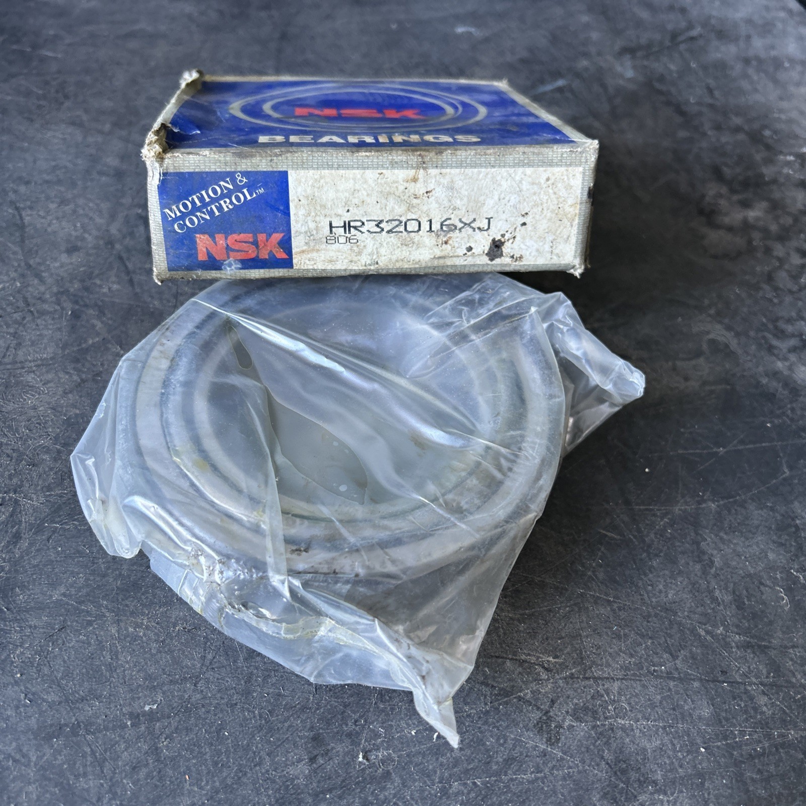 NEW NSK HR32016XJ tapered roller bearing 1PCS Fast Shipping