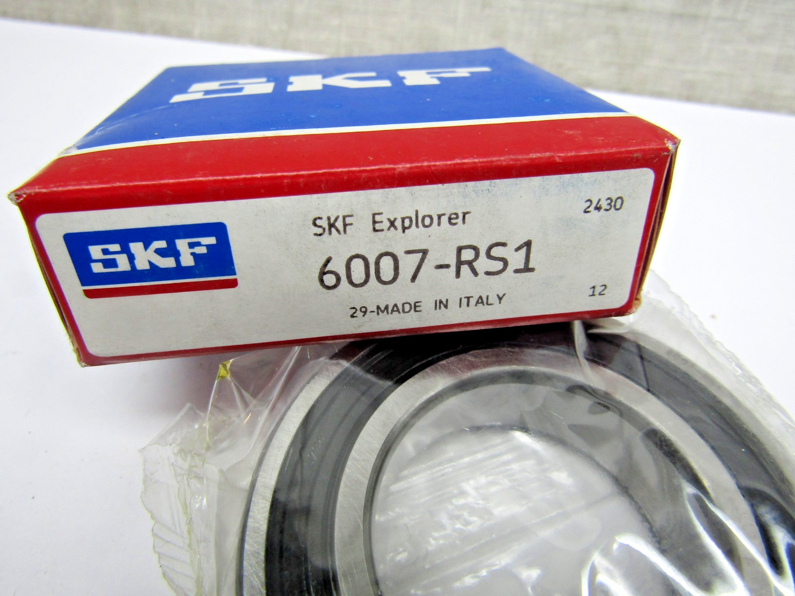 SKF 6007-RS1 35mm x 62mm x 14mm Bearing Sealed on One Side