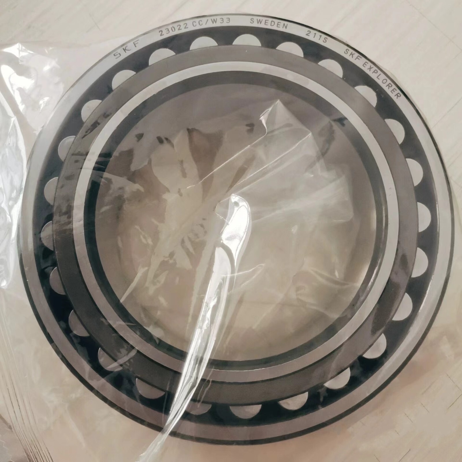 NEW SKF 23022 CC/W33 spherical roller bearings 1PCS #DC