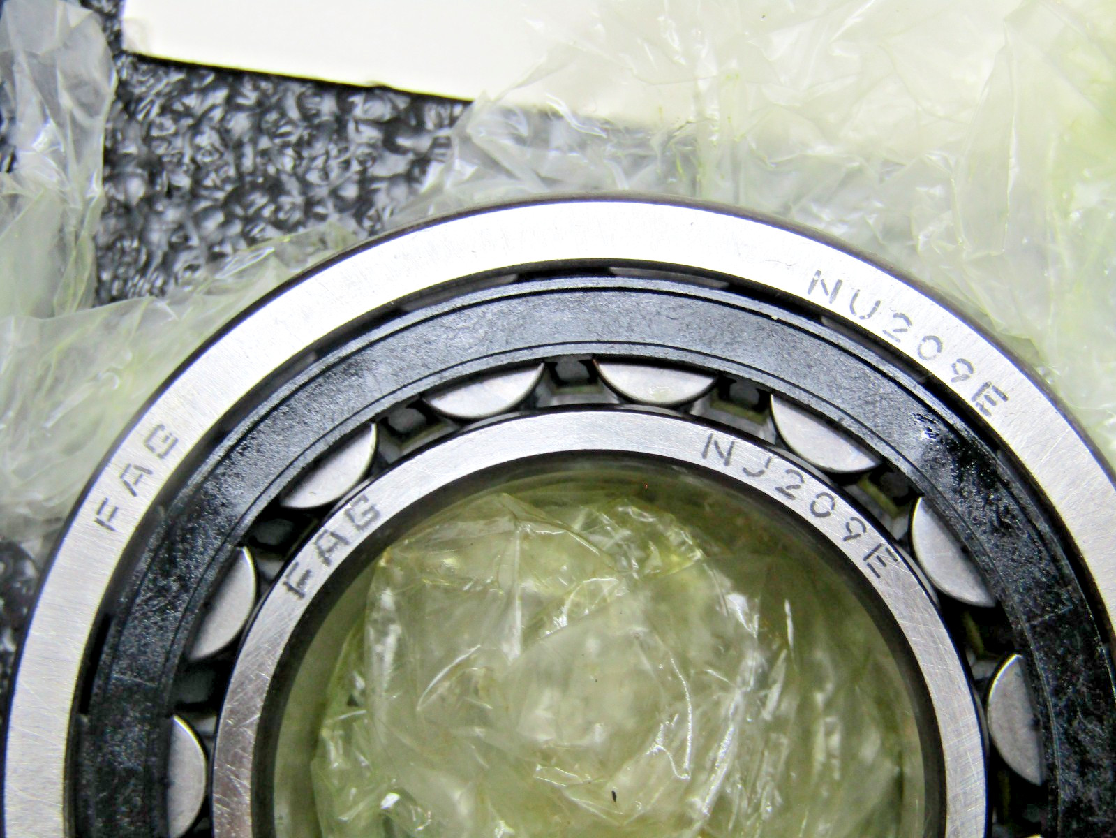 FAG NU209-E-TVP2 45mm X 85mm X 19mm Cylindrical Roller Bearing