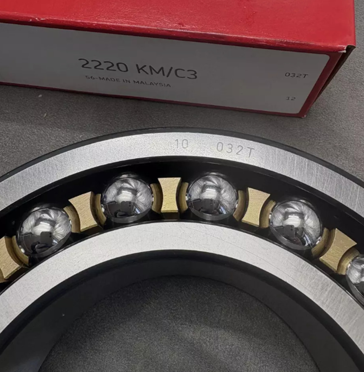 New In Box Double Row Self-Aligning Bearing SKF 2220 KM C3 2220 KM/C3