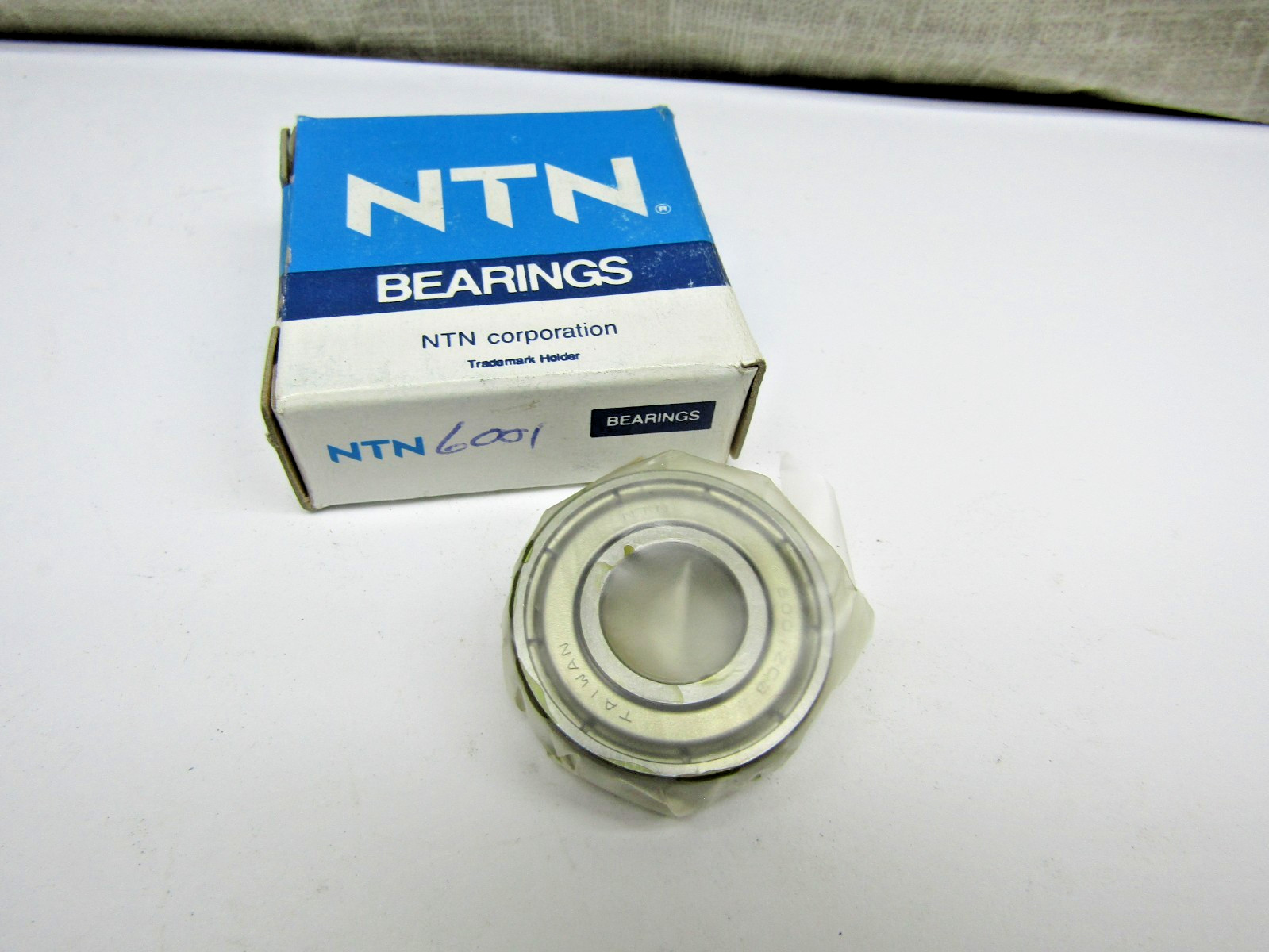 NTN 6001-ZZ 12mm X 28mm X 8mm Shielded Bearing