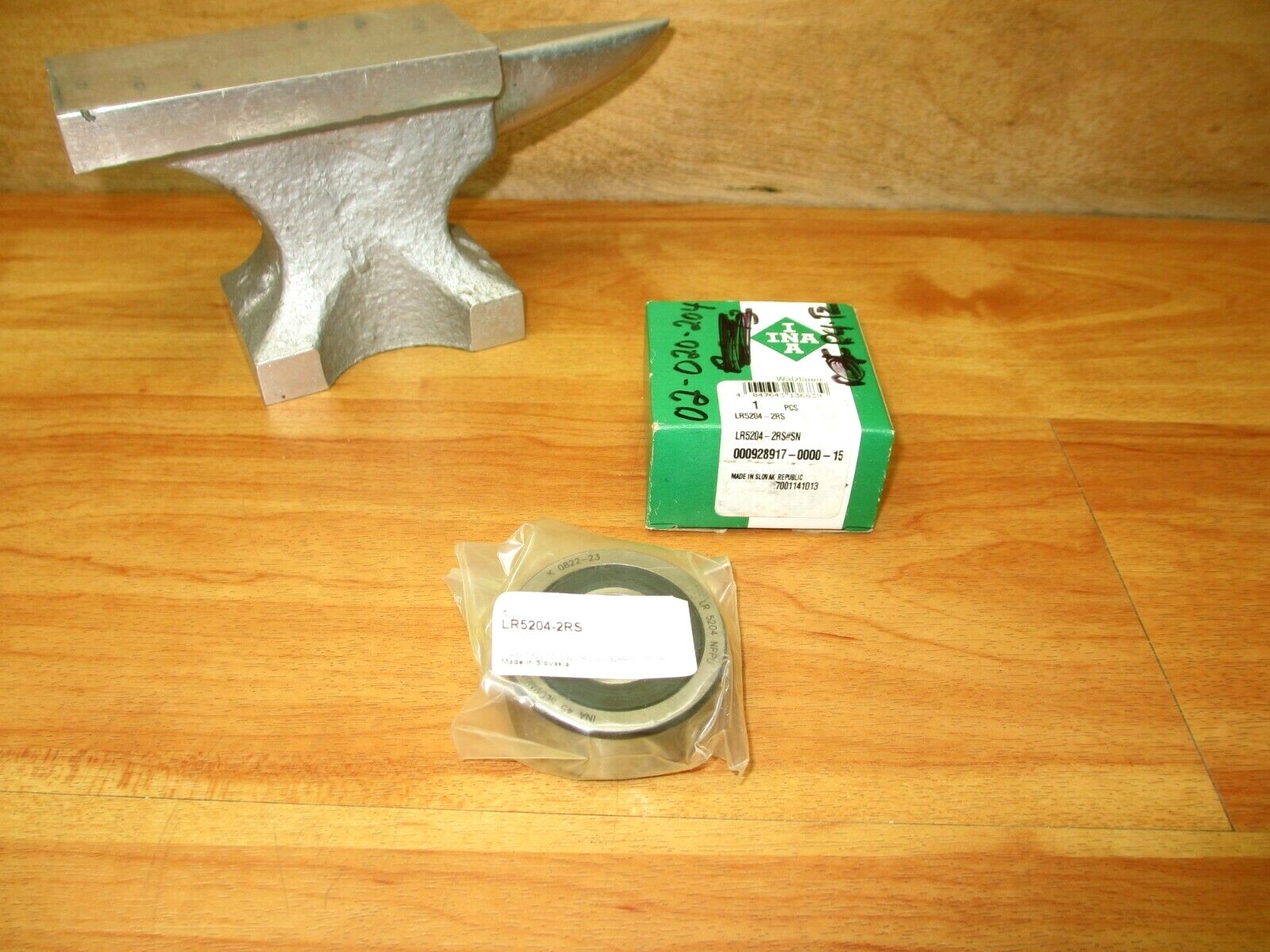 INA LR5204-2RS *NEW* Track Roller Bearing
