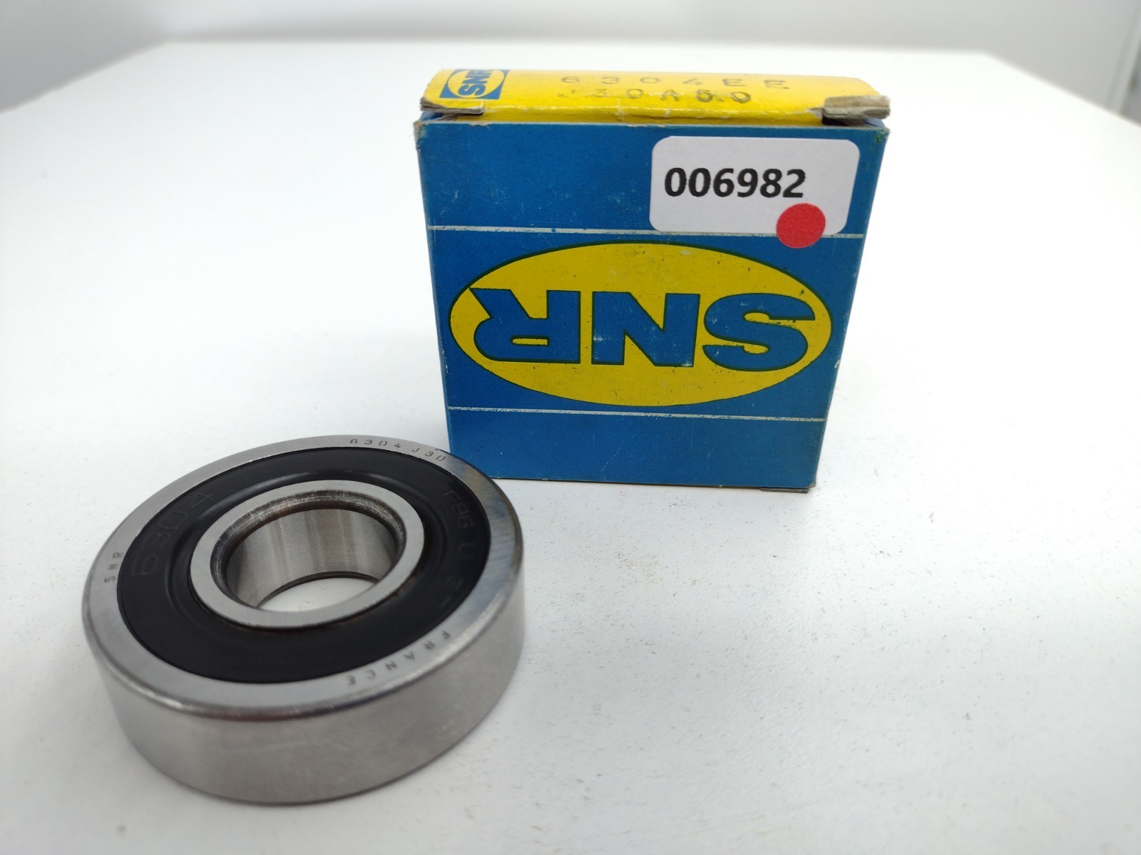 *** SNR 6304 EE Single Row Deep Groove Ball Bearing 20 mm Bore