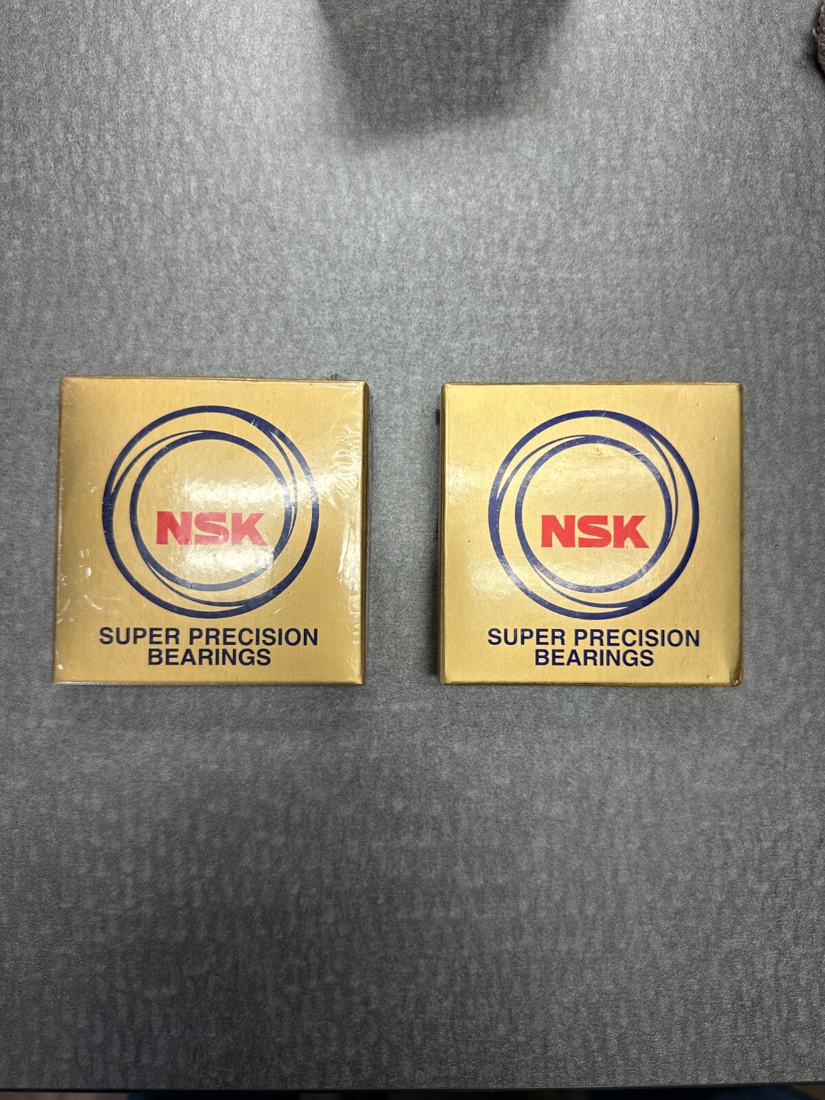 NSK 7208A5TRSUM P4 Angular Contact Ball Bearings 40mm x 80mm x 18mm. NEW in Box