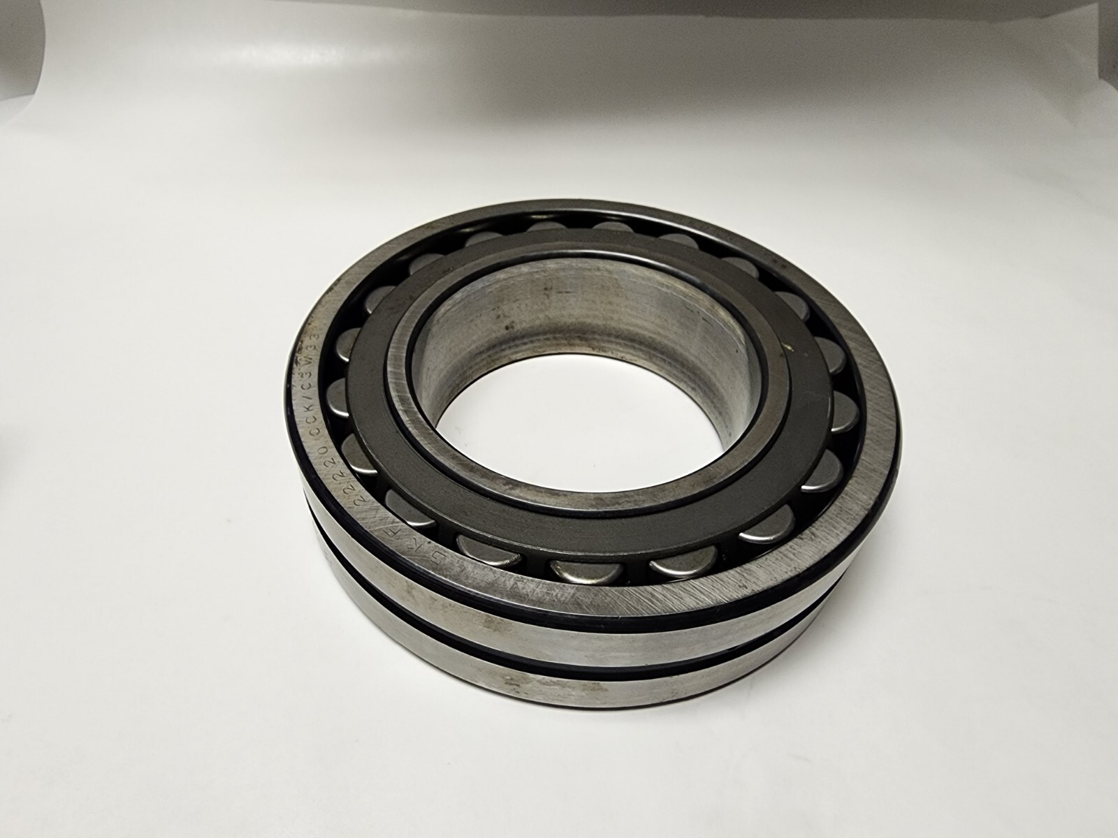 Used SKF 22220 CCK/C3 W33 Spherical Roller Bearing 180MM OD x 100MM ID x 46MM W