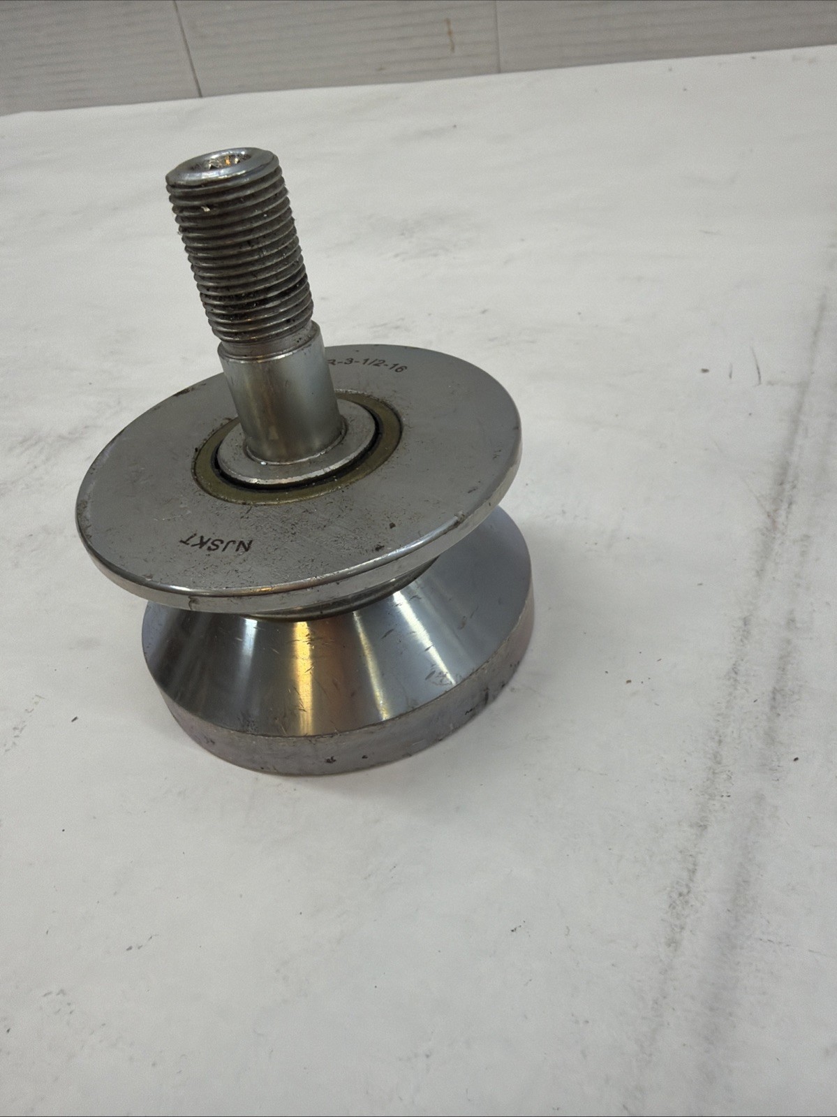 Osborn VLR-3-1/2-16 Load Runner, V-Groove , Concentric Stud, 3.50″ Roller