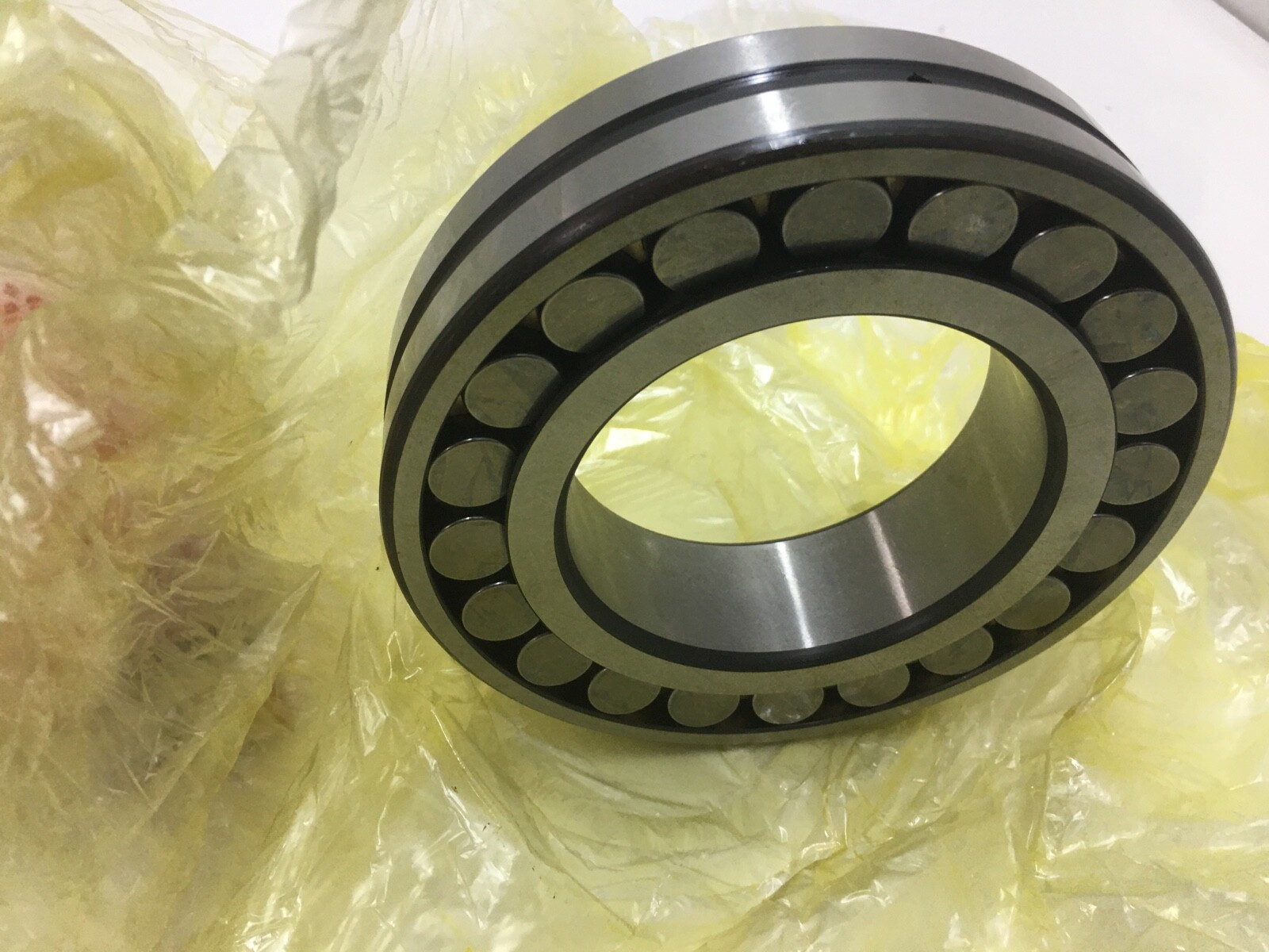 FAG 22215E1A.M Spherical Roller Bearing 75x130x31 mm 22215 E 1AM USA