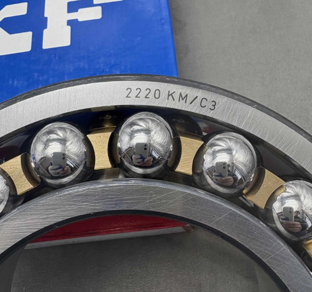 New In Box Double Row Self-Aligning Bearing SKF 2220 KM C3 2220 KM/C3