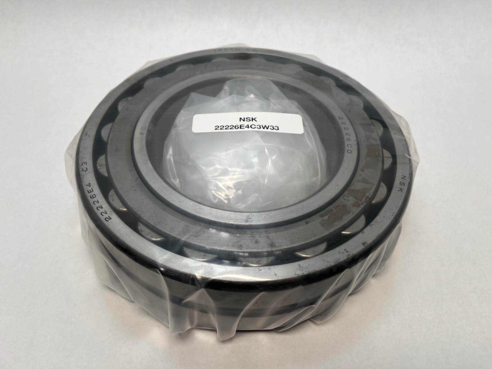 NSK 22226CDE4C3 Bearing 22226-CD-E4-C3 22226 CC C3 W33 130x230x64 mm