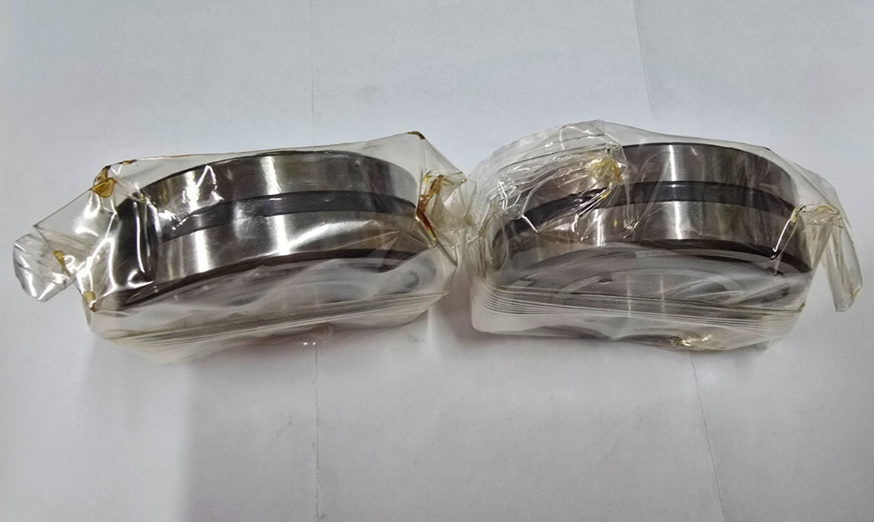 22207 E W33 SPHERICAL ROLLER BEARING 35x72x23mm SKF GREAT BRITAIN 22207E LOT 2PC