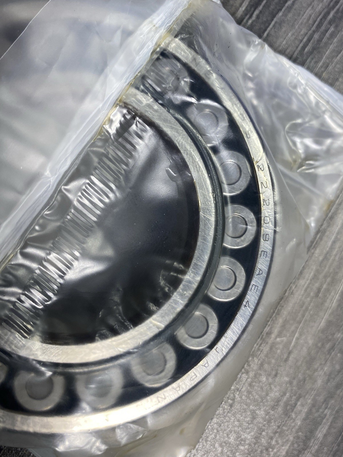 NSK 22209EAE4 Spherical Roller Bearing • 45mm Bore • Cylindrical • High‑Capacity