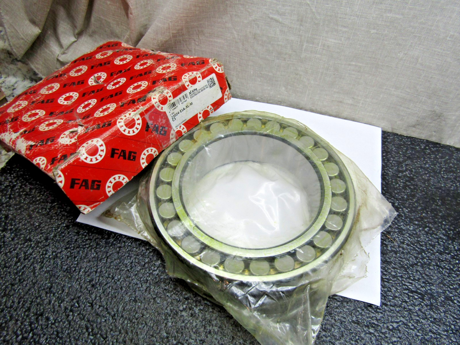 FAG Germany 23024-E1A-XL-M C3 120mm X 180mm X 46mm Spherical Roller Bearing