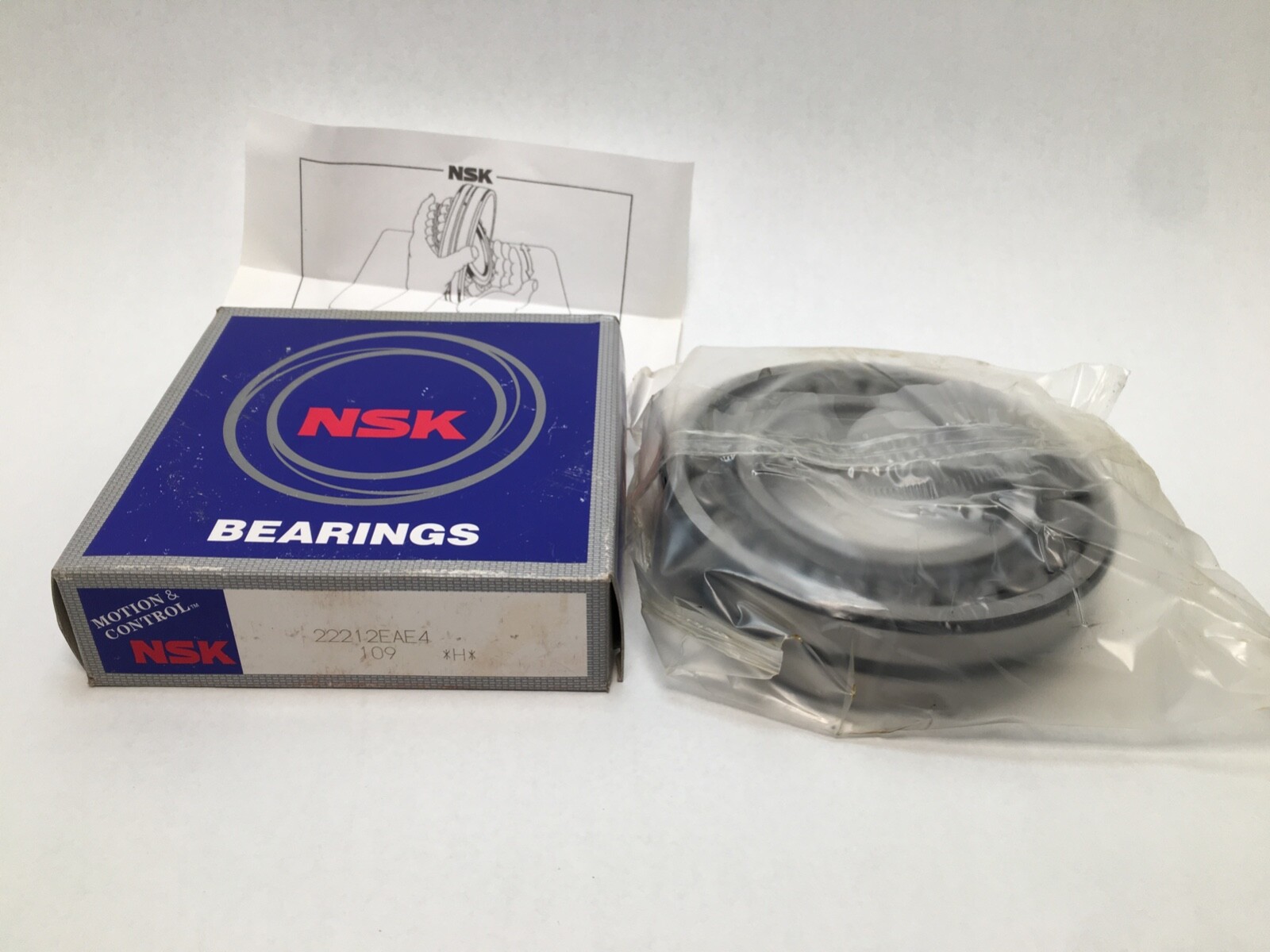 NSK 22212EAE4 Spherical Roller Bearing 60x110x28 mm 22212 EAE4 Japan